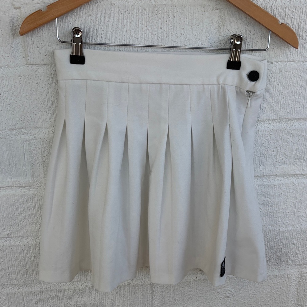 Bershka Pleated Off-White Mini Skirt sz M
